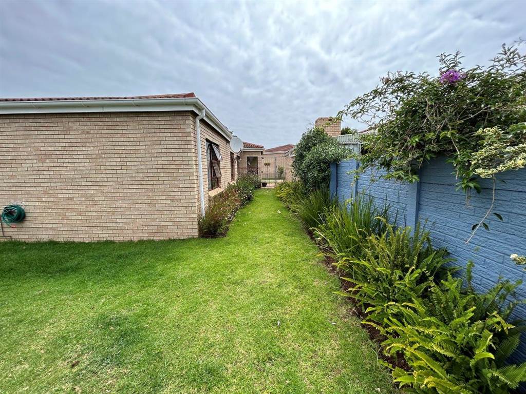 3 Bed Flat in Jeffreys Bay photo number 29