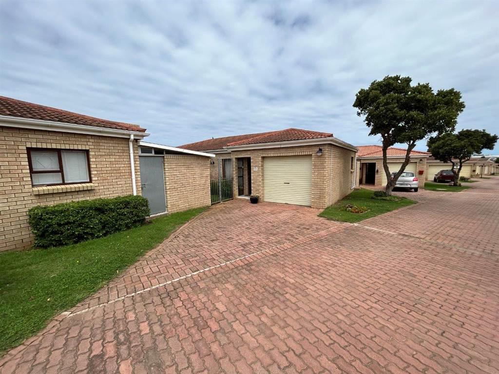3 Bed Flat in Jeffreys Bay photo number 1
