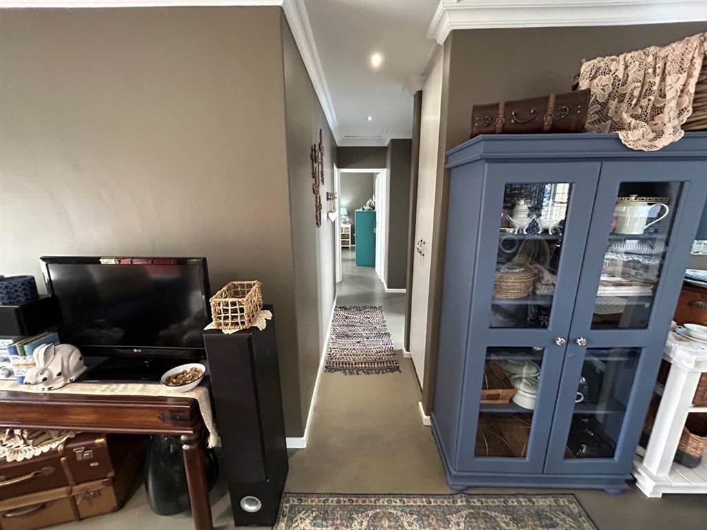 3 Bed Flat in Jeffreys Bay photo number 15