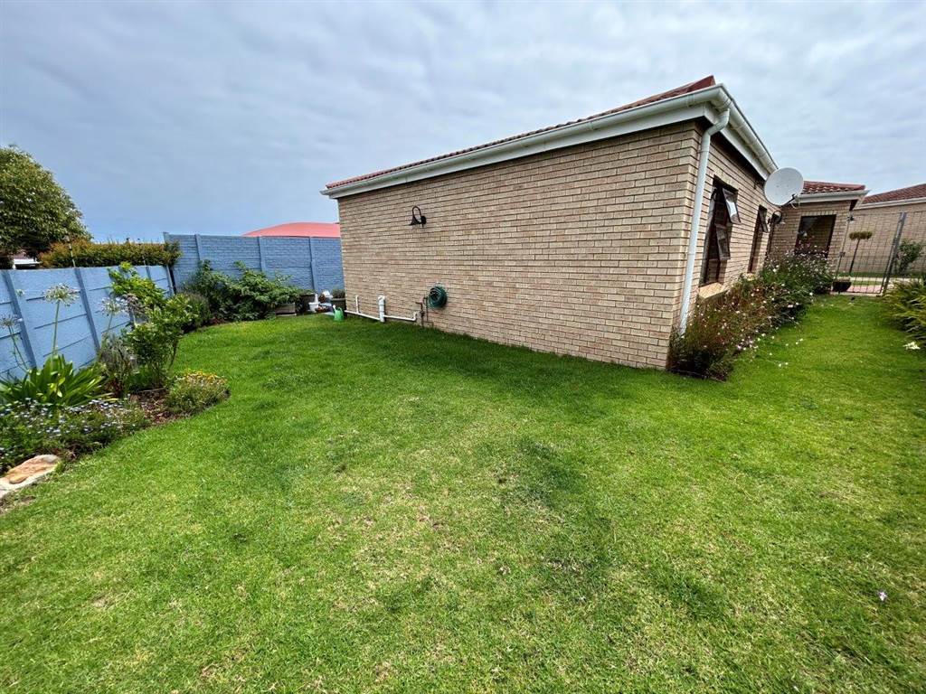 3 Bed Flat in Jeffreys Bay photo number 28