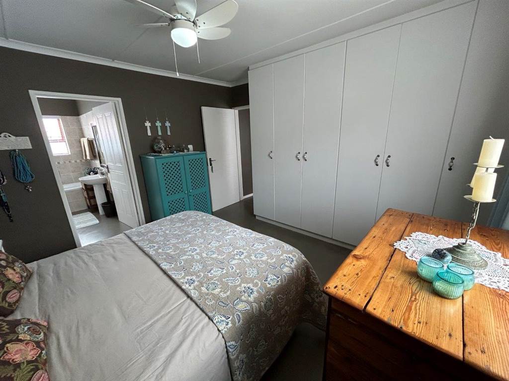 3 Bed Flat in Jeffreys Bay photo number 23