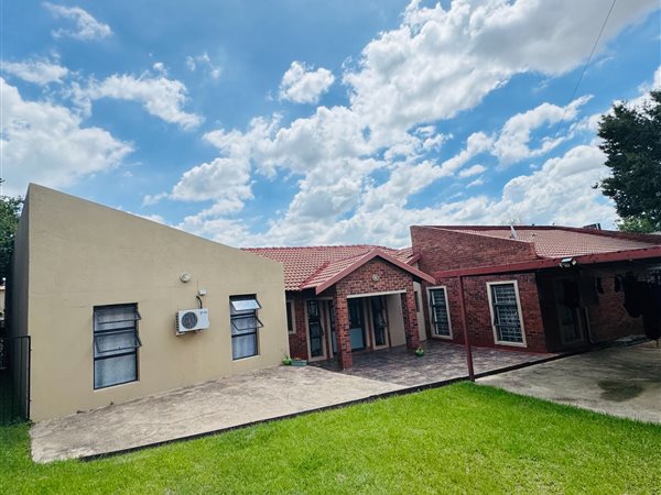 4 Bedroom House 4 Bedroom House