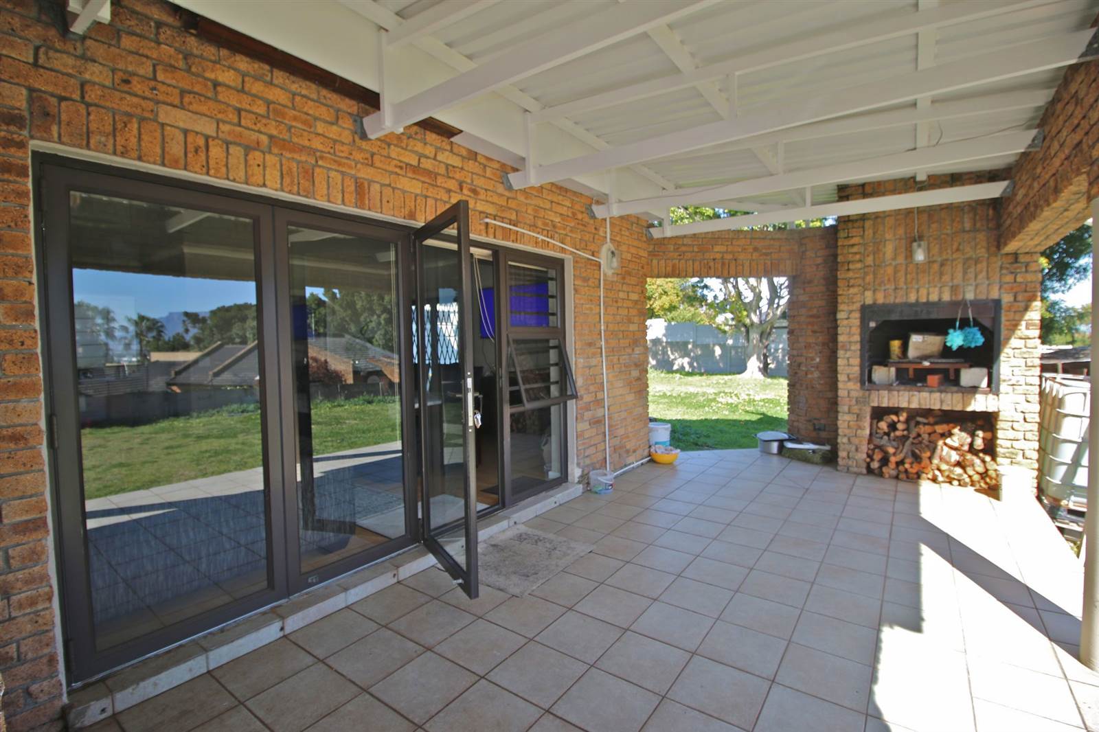4 Bed House in Plattekloof photo number 18