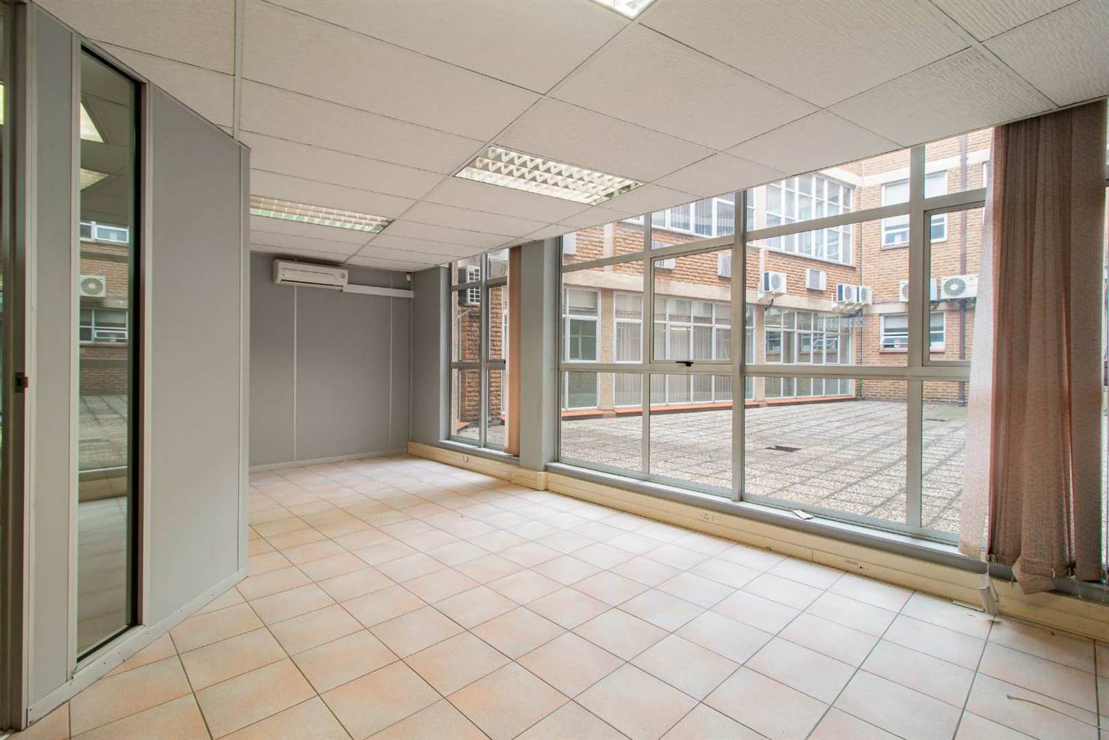 12141  m² Commercial space in Albertville photo number 11