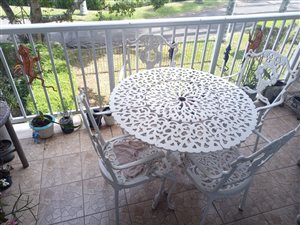2 Bed Apartment in Manor Estates