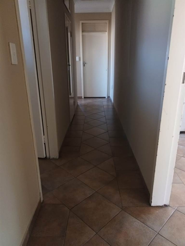 3 Bed House in Kempton Park Ext 4 photo number 5