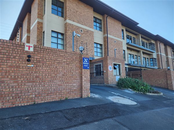 215  m² Commercial space in Westville