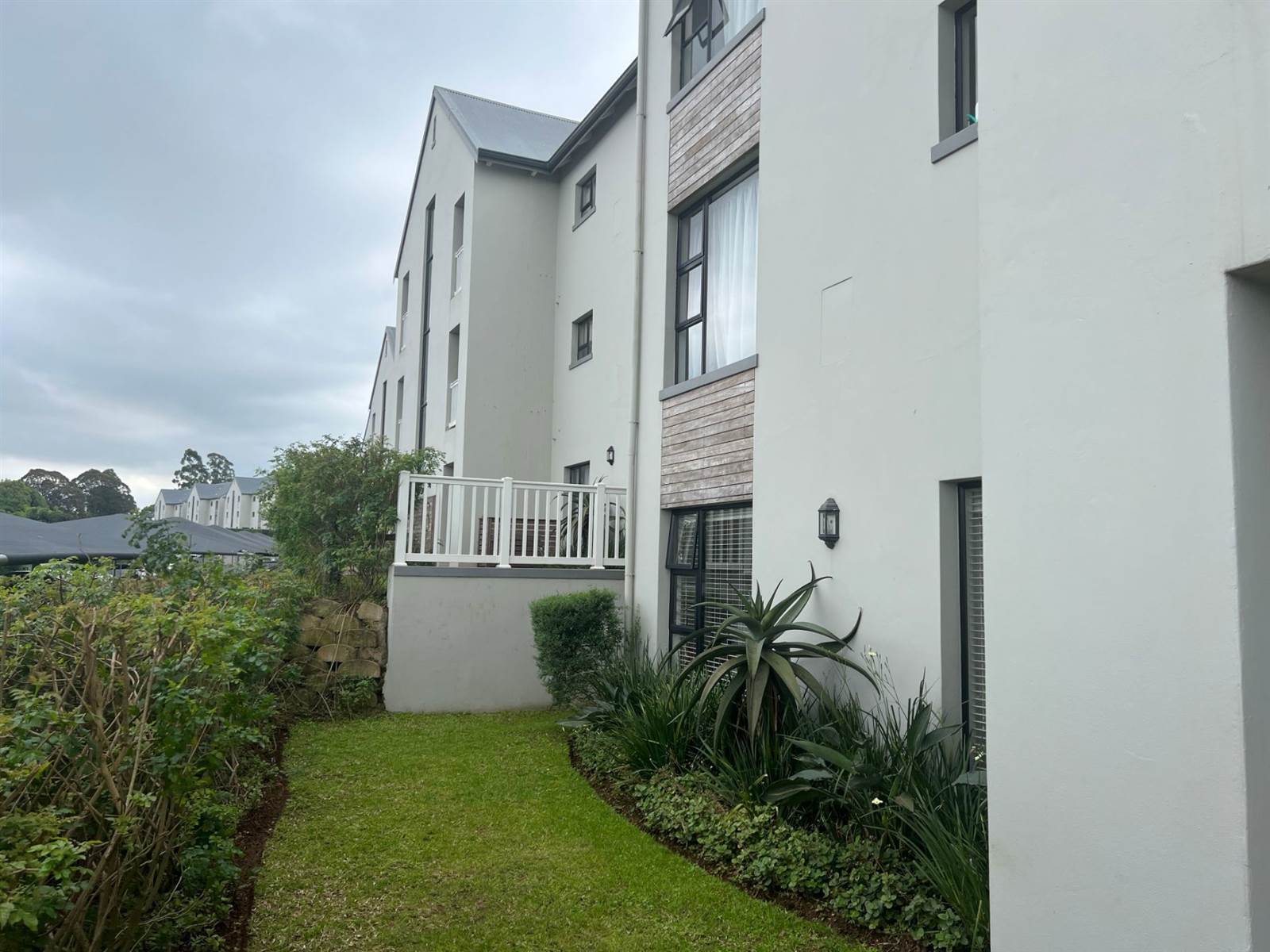 2 Bed Apartment in Kloof photo number 1