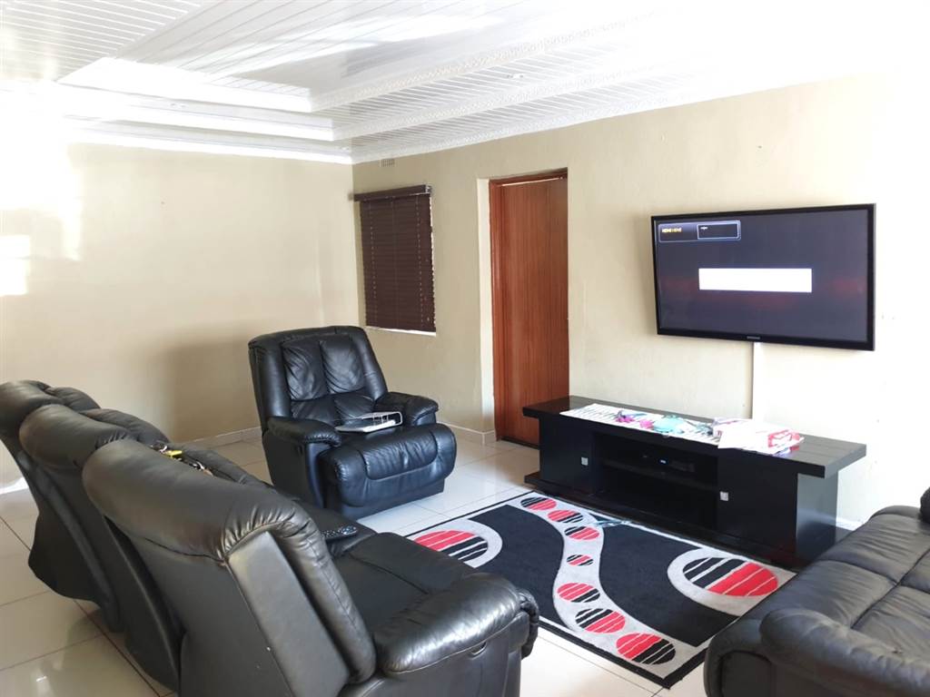 4 Bed House in Kabokweni photo number 5