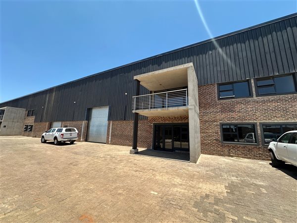 954  m² Industrial space