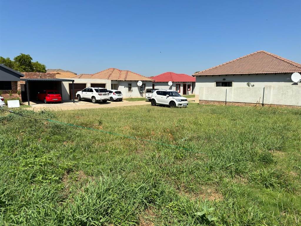 303 m² Land available in Mooivallei Park photo number 3