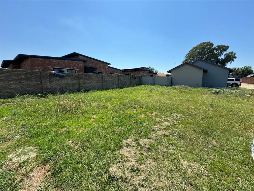 303 m² Land available in Mooivallei Park photo number 7