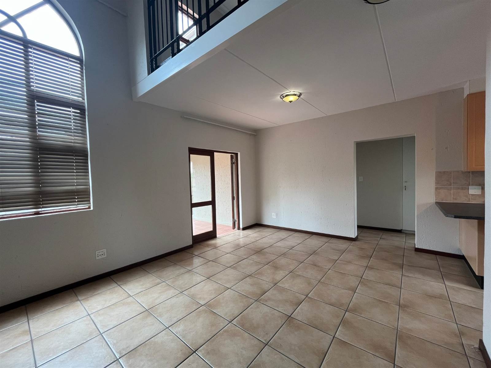 3 Bed Apartment in Lonehill photo number 7