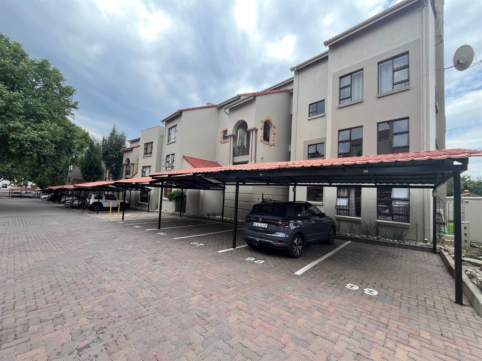 3 Bed Apartment in Lonehill photo number 19