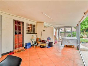 4 Bed House in Isandovale