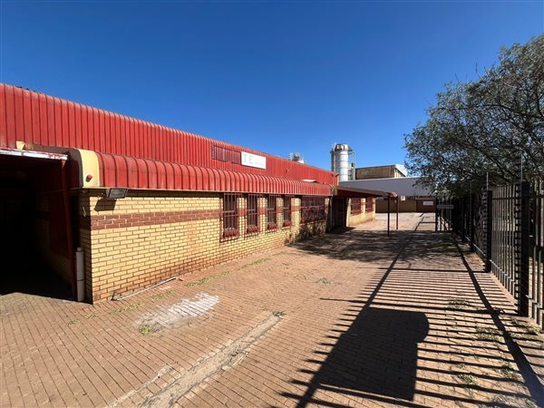 1 550  m² Industrial space