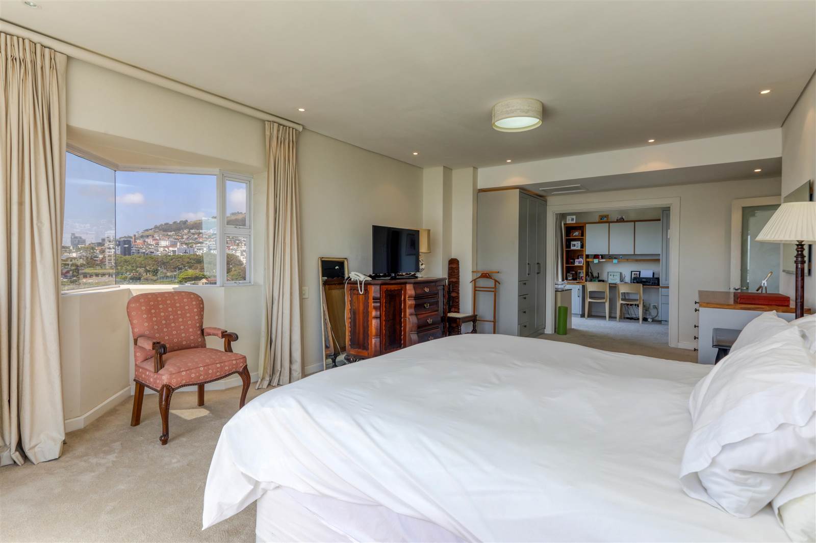 4 Bed Apartment in Mouille Point photo number 20