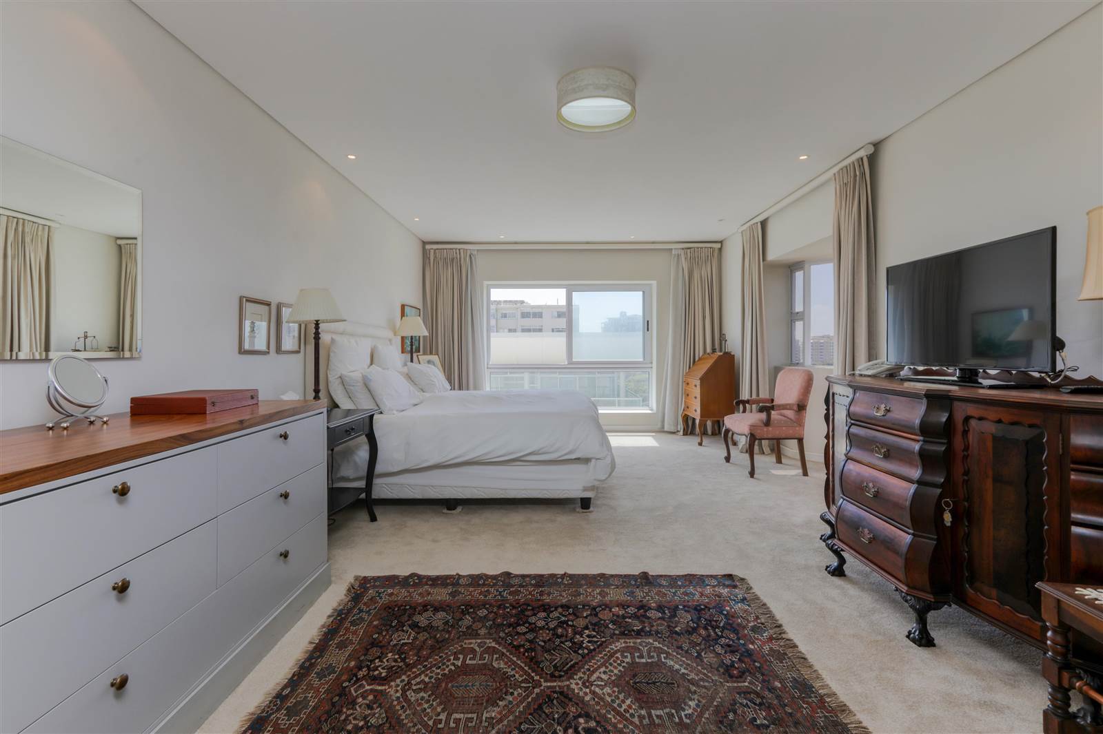 4 Bed Apartment in Mouille Point photo number 21