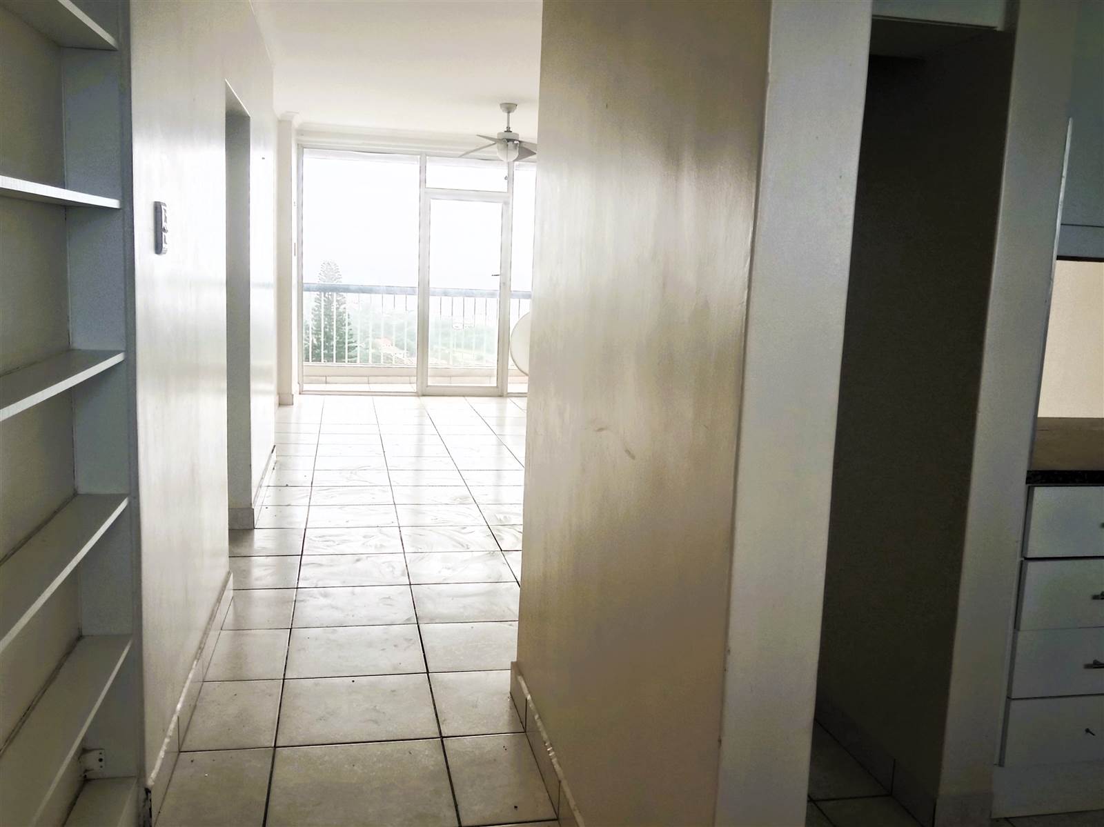 2 Bed Apartment in Amanzimtoti photo number 2