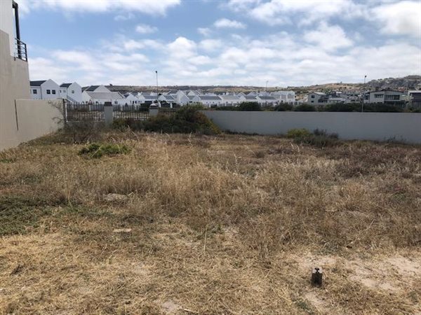 328 m² Land available in Waterfront