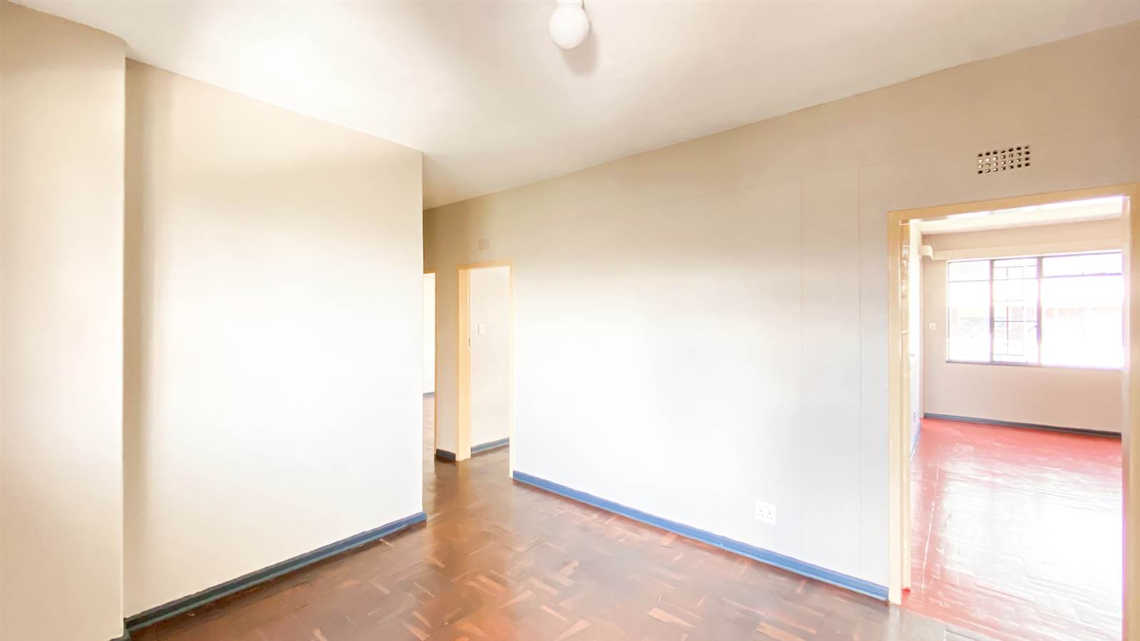1 Bed Apartment in Hillbrow photo number 10