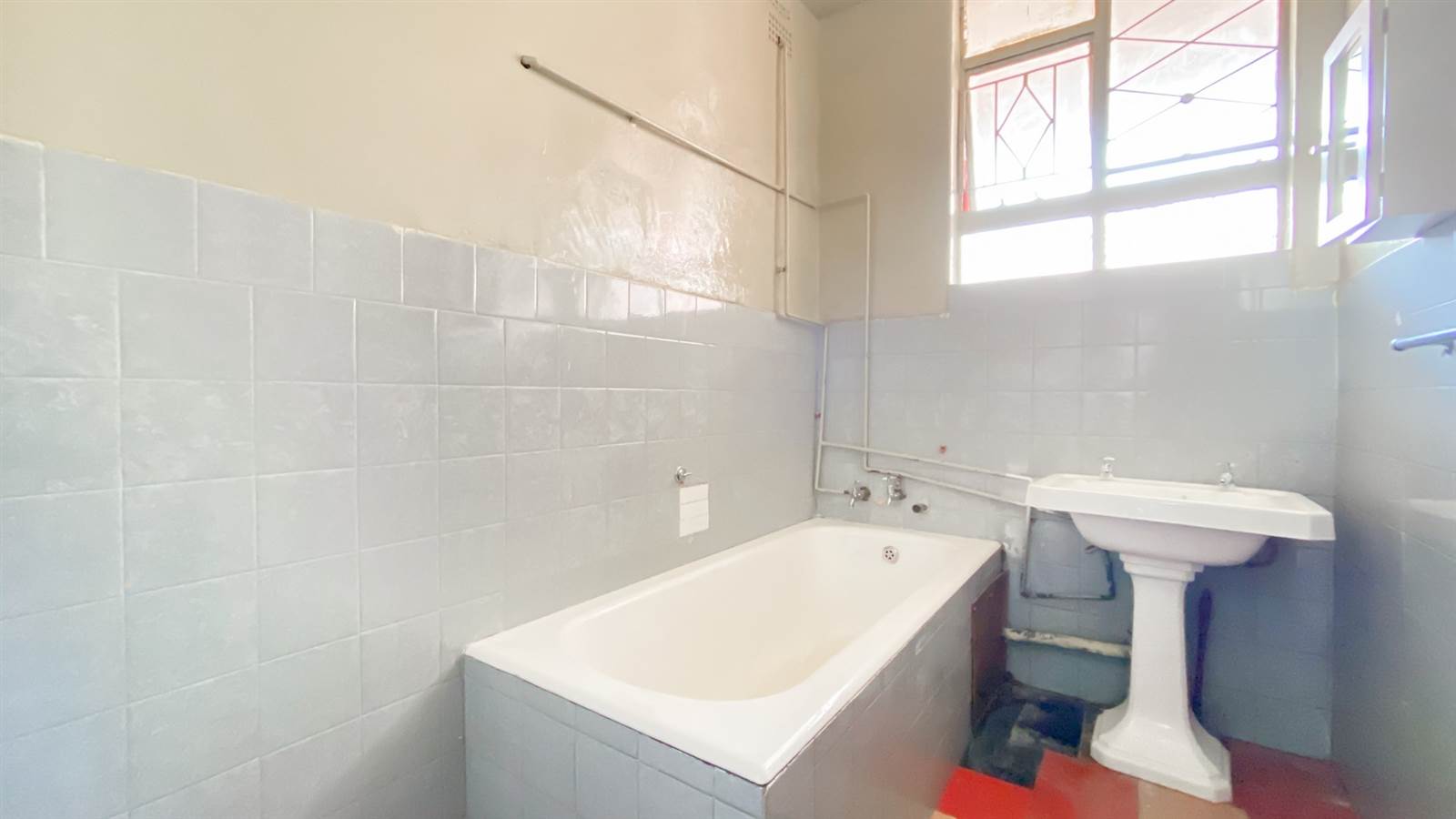 1 Bed Apartment in Hillbrow photo number 9