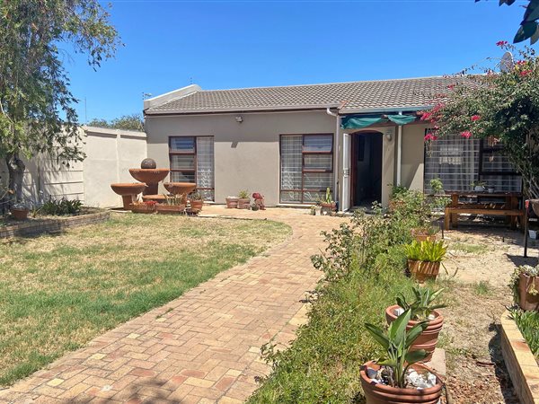 3 Bed Townhouse in Bloubergrant