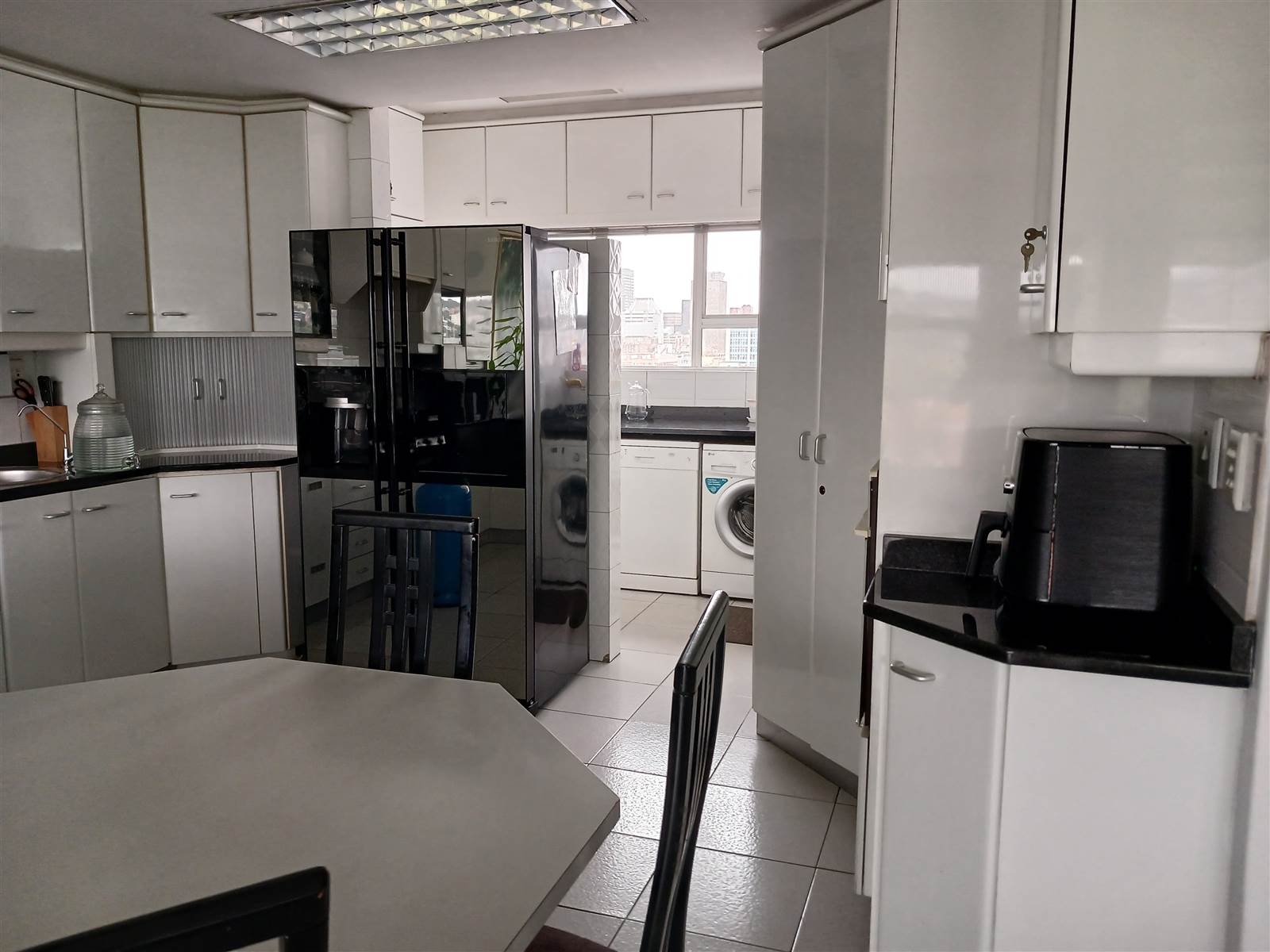 4 Bed Apartment in Greyville photo number 11