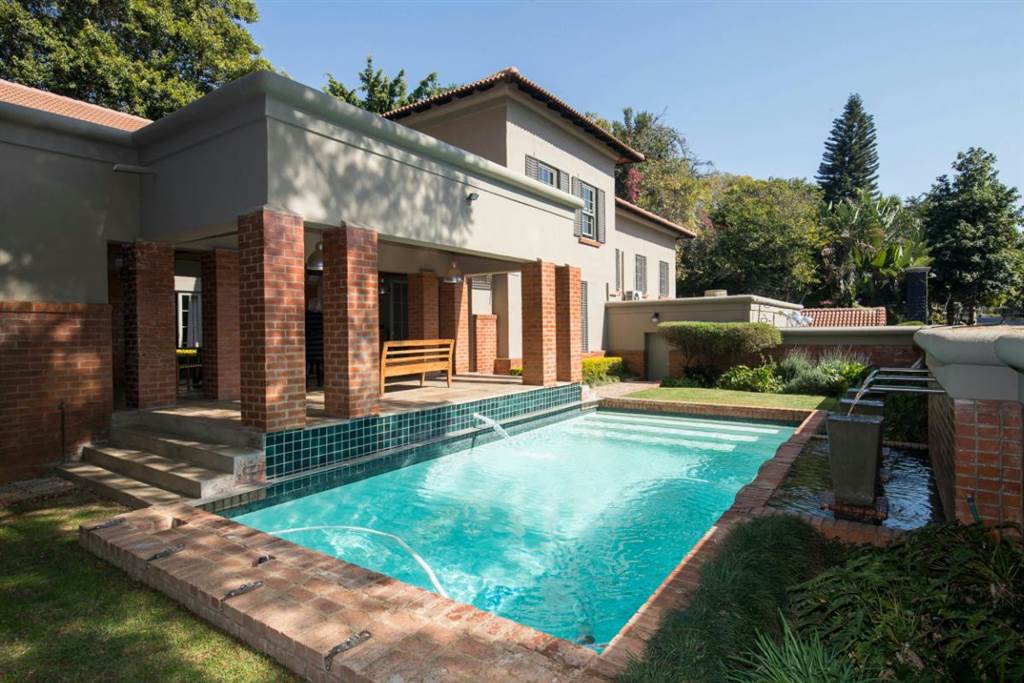 4 Bed House in Waterkloof photo number 1