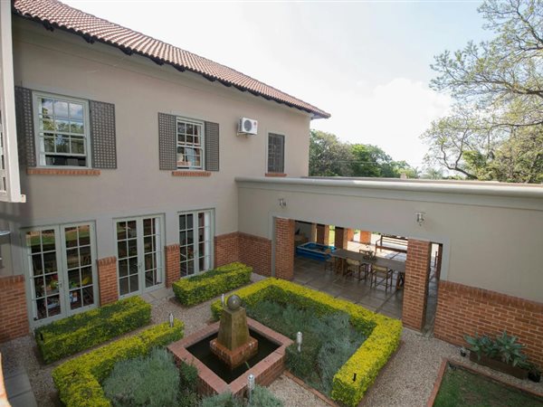 4 Bed House in Waterkloof photo number 2
