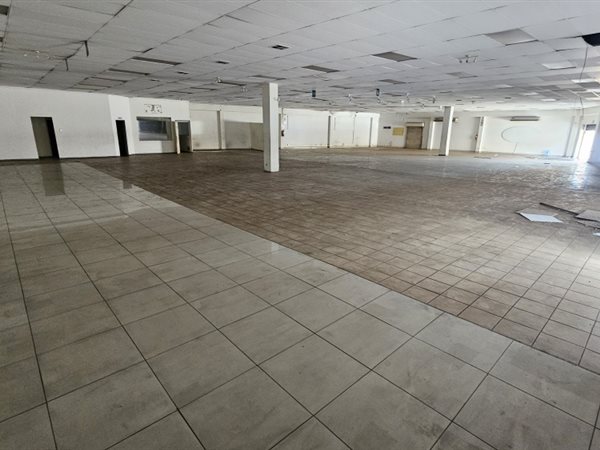 1 500  m² Commercial space