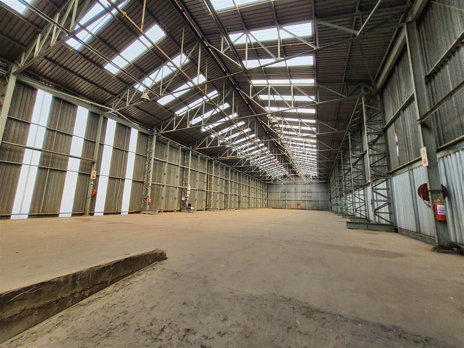 9600  m² Industrial space in Benrose photo number 3