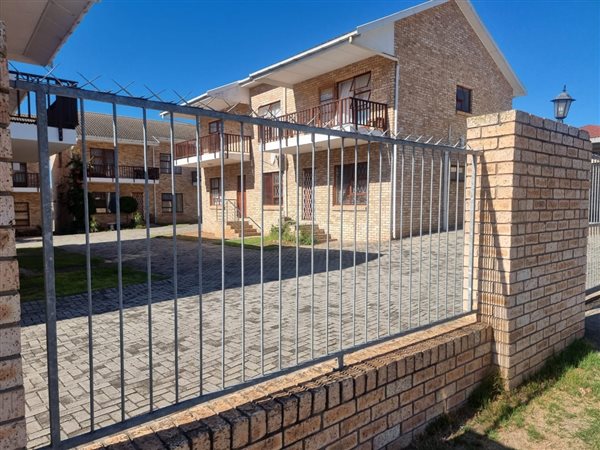 3 Bed Townhouse in Penford