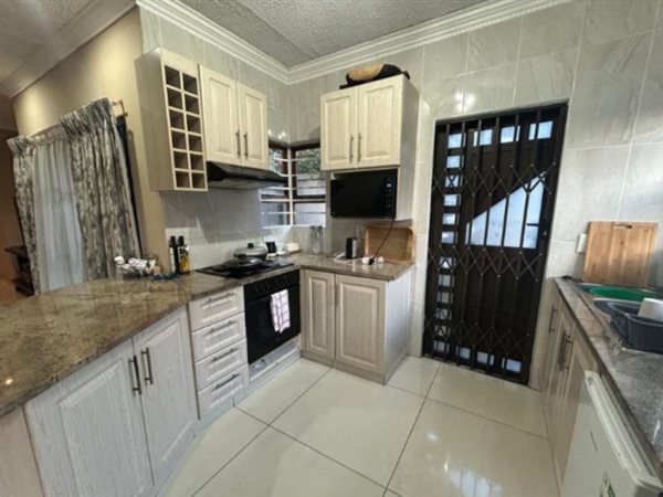 2 Bedroom Townhouse 2 Bedroom Townhouse