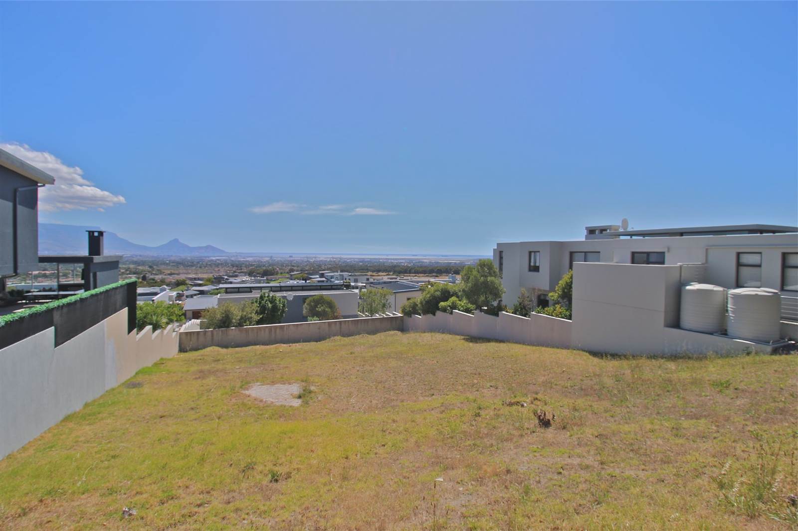 823 m² Land available in Plattekloof photo number 2
