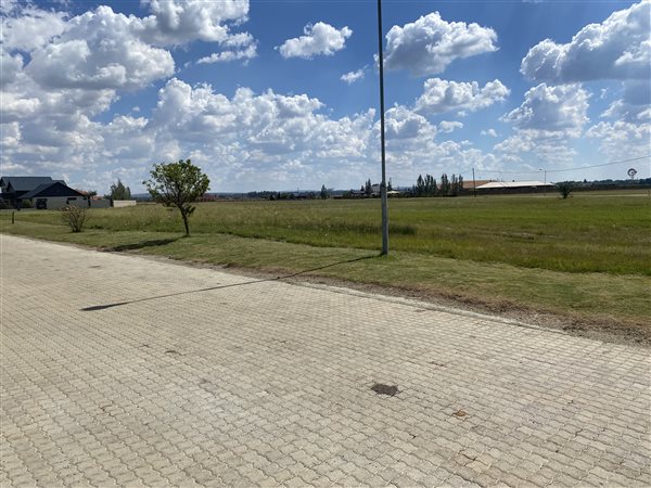 5 299 m² Land