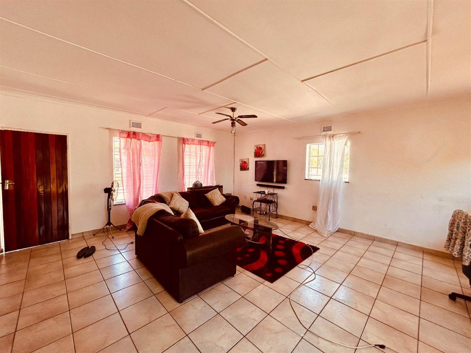 5 Bed House in Vryheid photo number 4