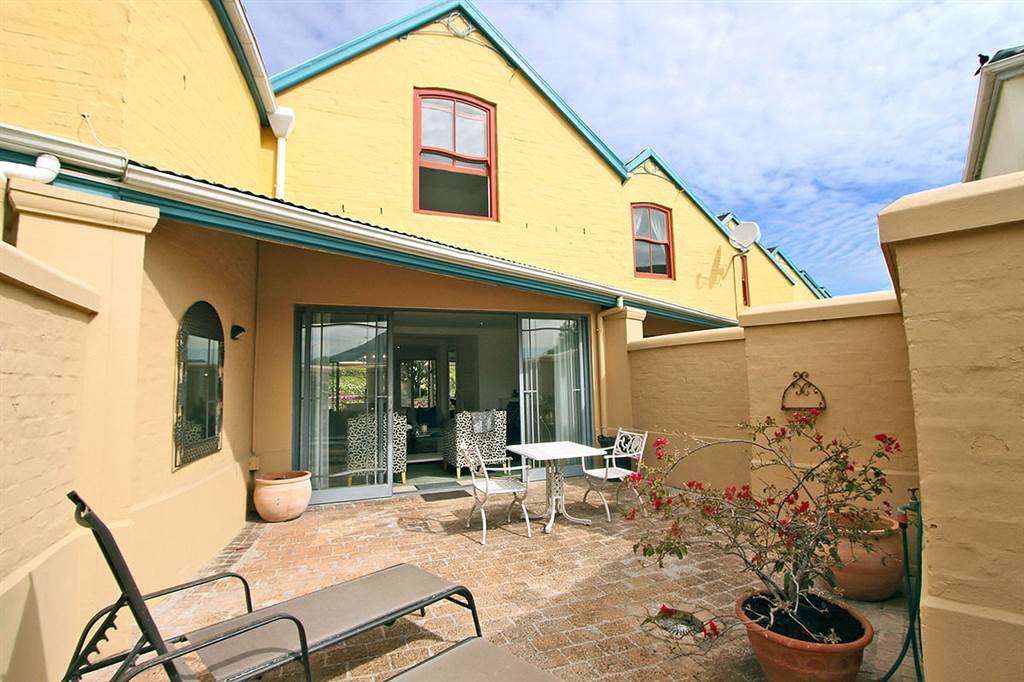 2 Bed Townhouse in Hout Bay and surrounds photo number 12