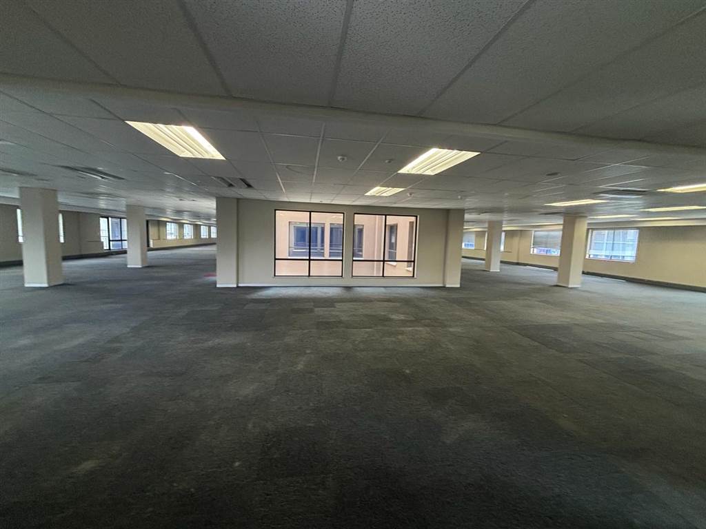 1246  m² Commercial space in Parktown photo number 12