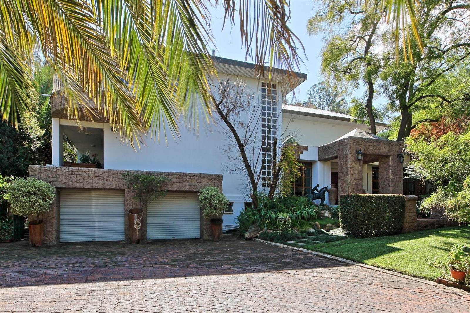 4 Bed House in Parktown photo number 2