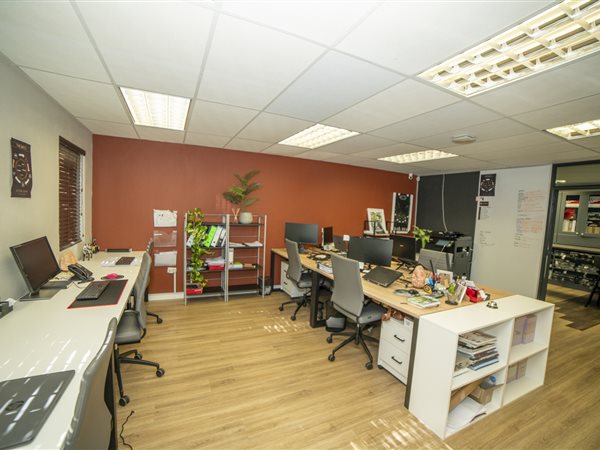 60  m² Office Space in North Riding