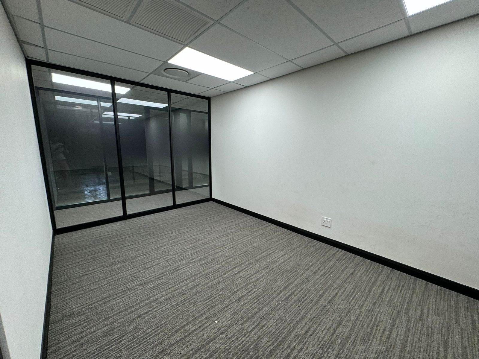 93  m² Commercial space in Sandown photo number 30