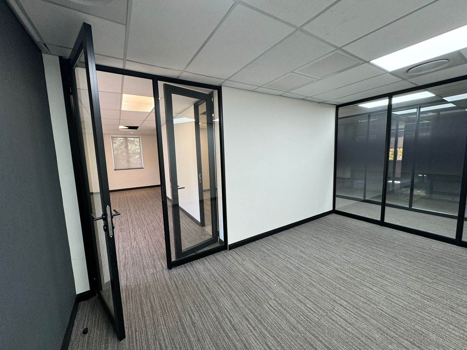 93  m² Commercial space in Sandown photo number 27