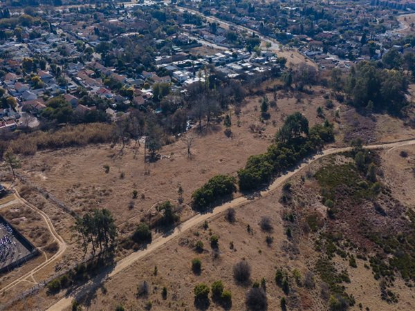 9 562 m² Land 9 562 m² Land
