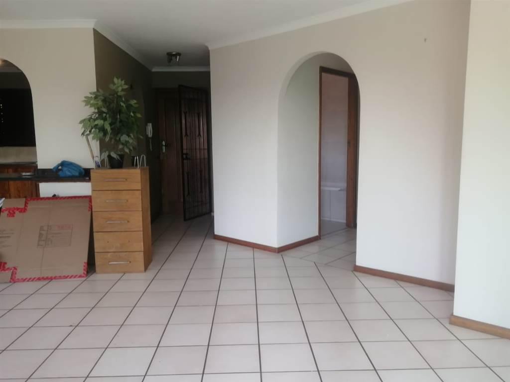 2 Bed Townhouse in Amanzimtoti photo number 5