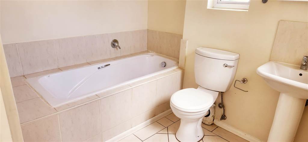 2 Bed Apartment in Sheffield Manor photo number 10