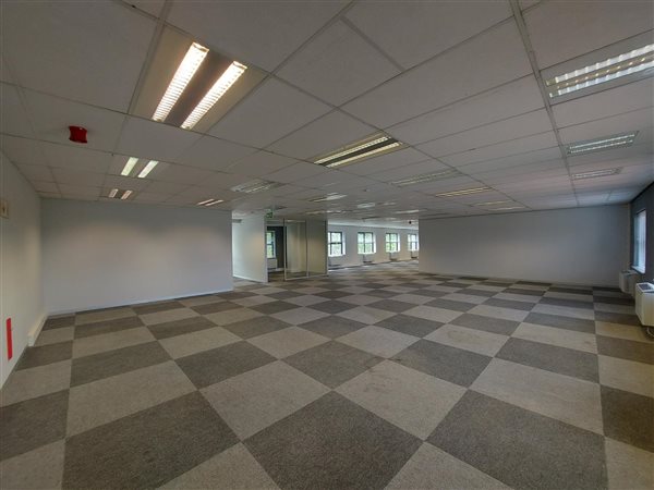 415  m² Commercial space