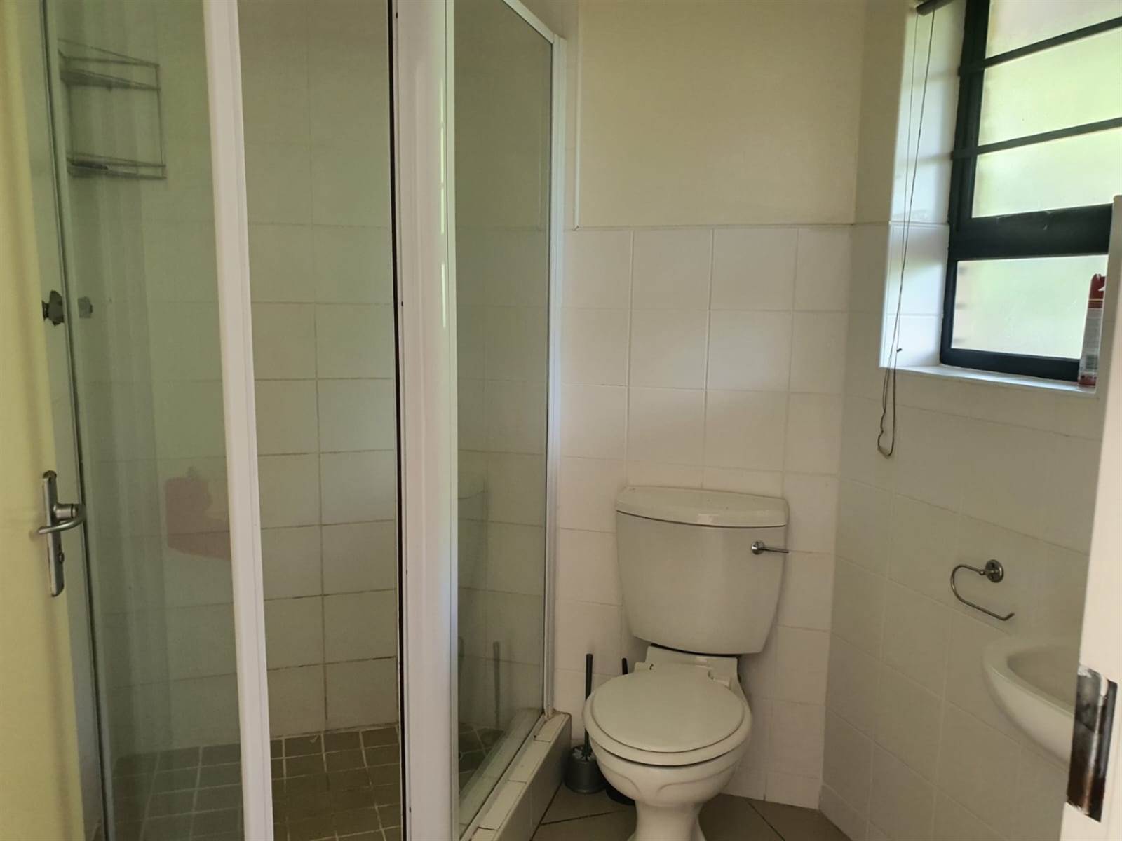 2 Bed Apartment in Grahamstown Central photo number 6
