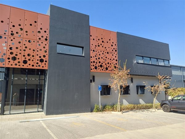 3 703  m² Industrial space