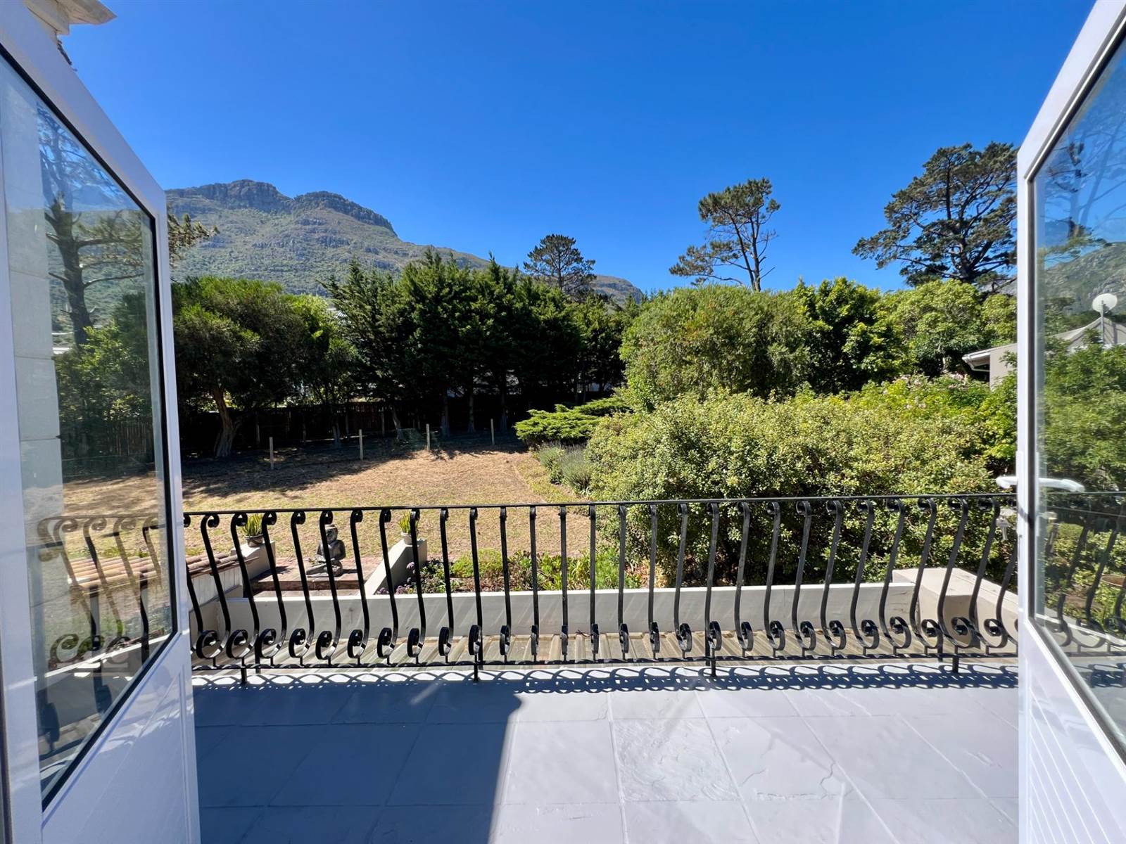 4 Bed House in Hout Bay and surrounds photo number 18